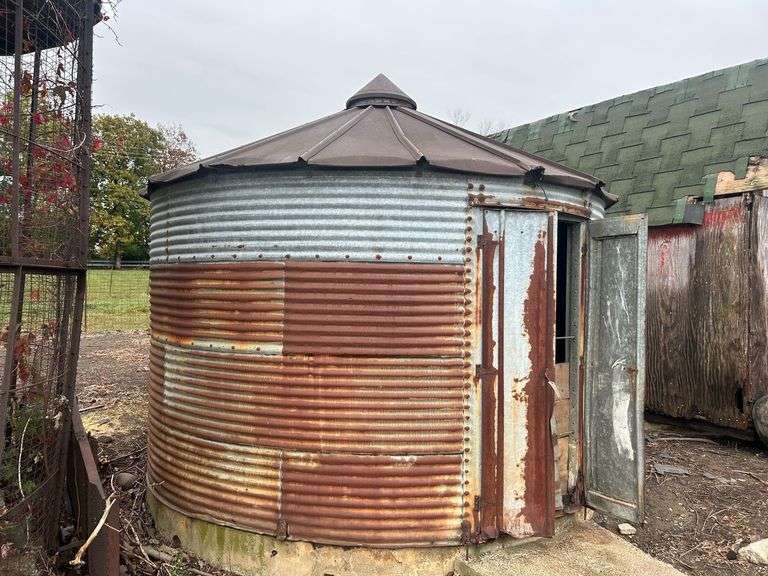 Grain Bin w/ Door 12' Diameter image