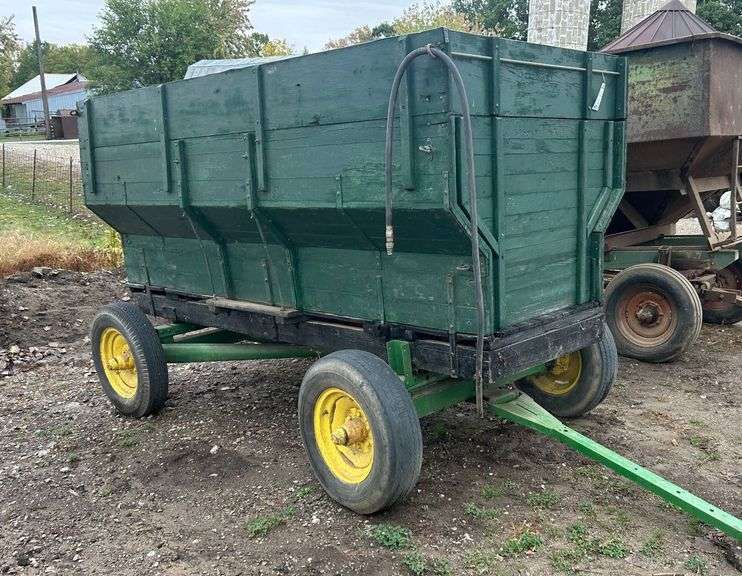 Hydraulic Dump Wagon on John Deere Running Gear image