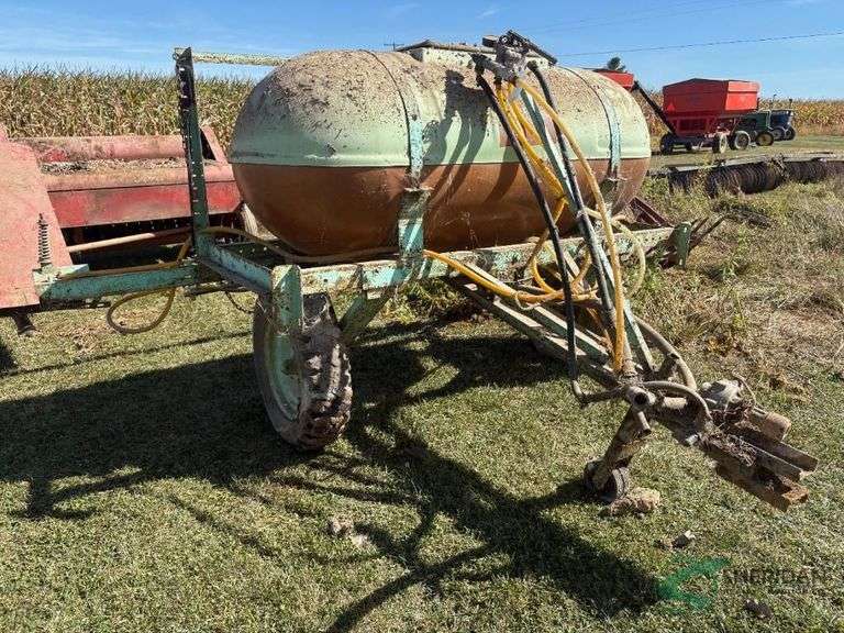 200 gallon field sprayer, PTO pump image