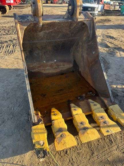 Excavator Bucket off CAT 345 image