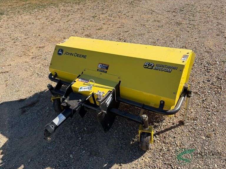 2018 John Deere 52" quick hitch broom, S/N - 1M052RBXPK0040922 image
