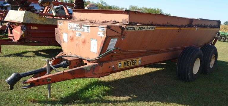 Meyer 3954 Manure Spreader image