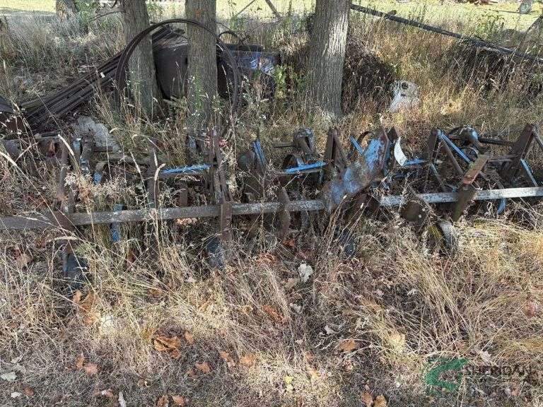 Ford row cultivator, solid shields, 4 row image