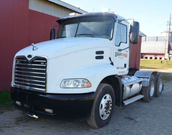 2004  MACK  CX (Vision) 2004 Mack Semi image