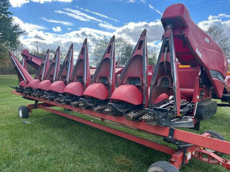 2011 CASE IH 2608 Corn head w/ Cart image