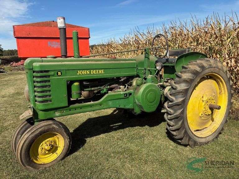 John Deere B tractor, electric start, S/N - 266425 image