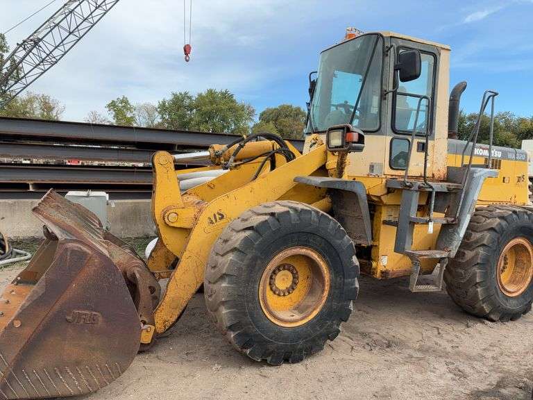 Komatsu WA 320 Wheel Loader with Bucket image