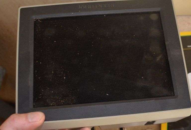 John Deere 4240 Universal Display SF1 Unlock image