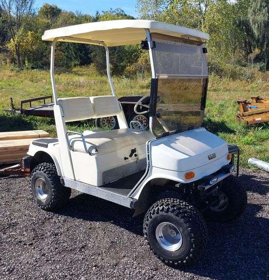YAMAHA Golf Cart image