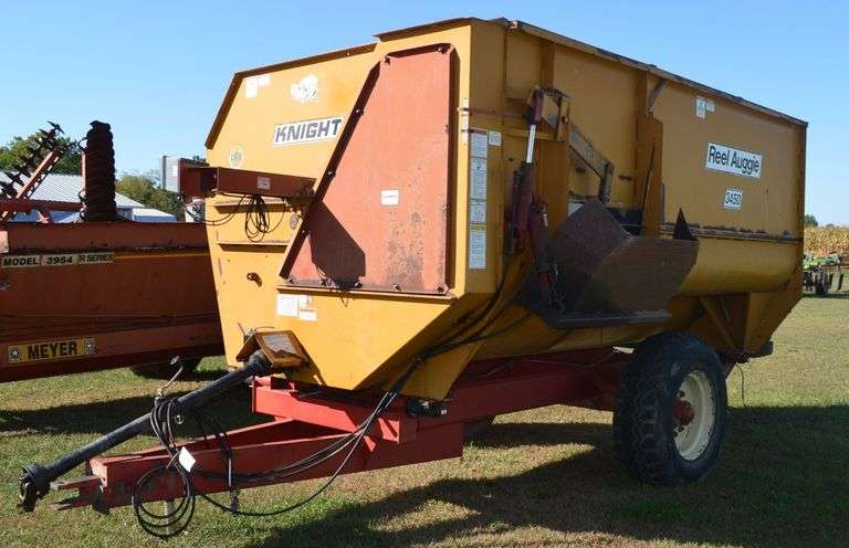 Knight 3450 Feed/Mixer Wagon image