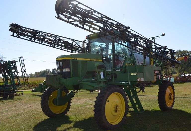 John Deere 4700 Self-Propelled Sprayer image