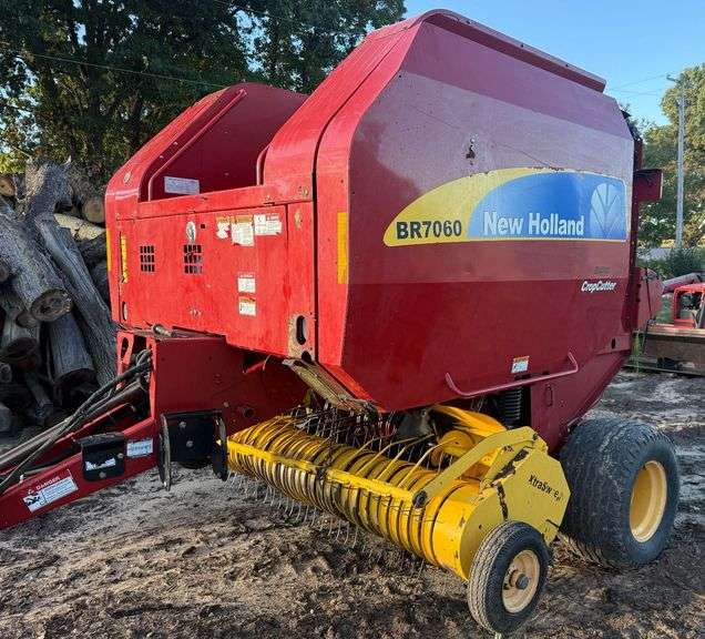 2012 New Holland BR7060 Round Baler image