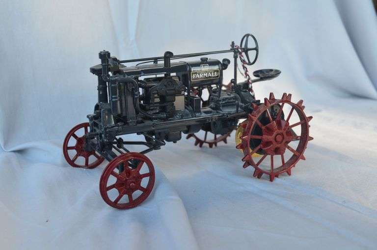 Farmall F-20 image