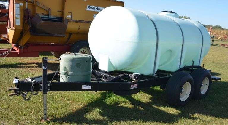 1400 Gallon Water Trailer w/ Pump image
