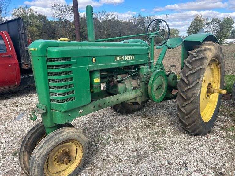 John Deere B Narrow Front image