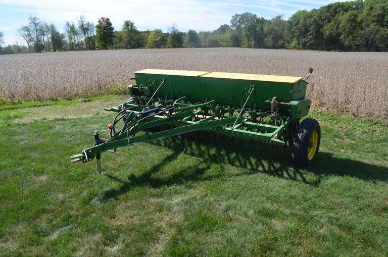 John Deere 17 Hole Grain Drill image