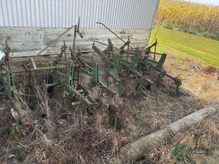 John Deere row cultivators, belly mount image