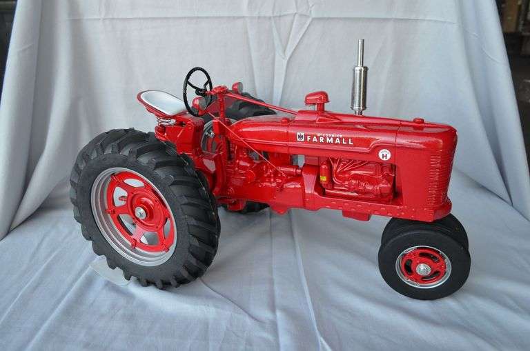 Farmall Super H Narrow Front image