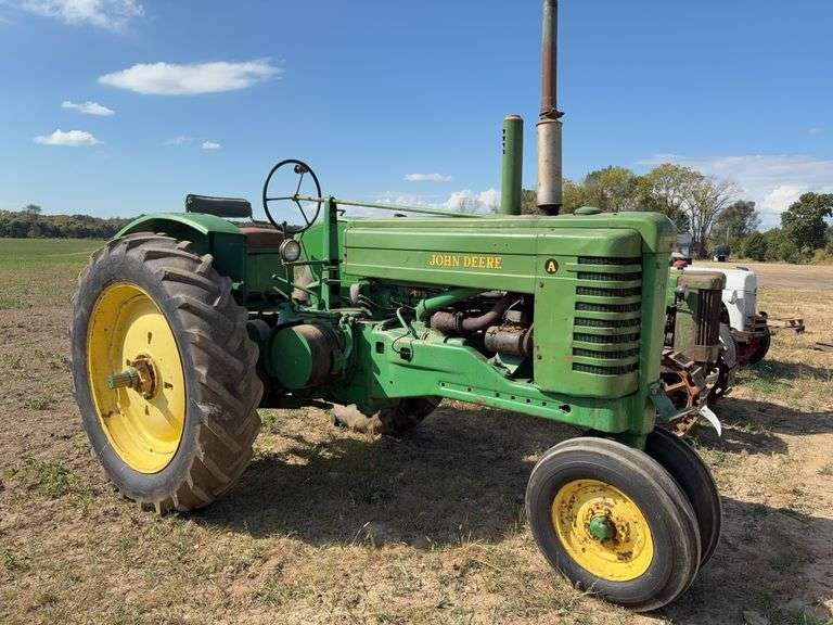 John Deere A Tractor, S/N - 594496 image