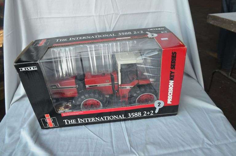 International 3588 2+2 image