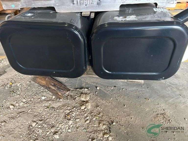 (2) Fuel tanks image