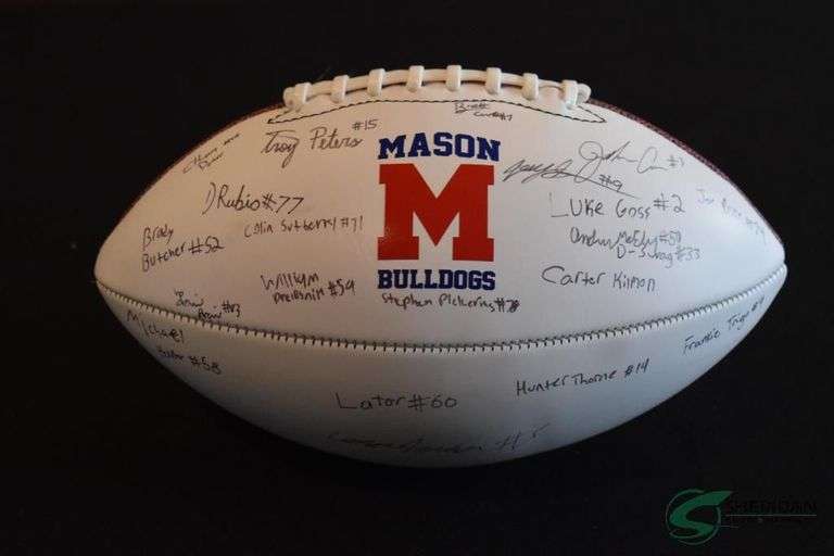 Mason Bulldogs Football signed by 2025 team image