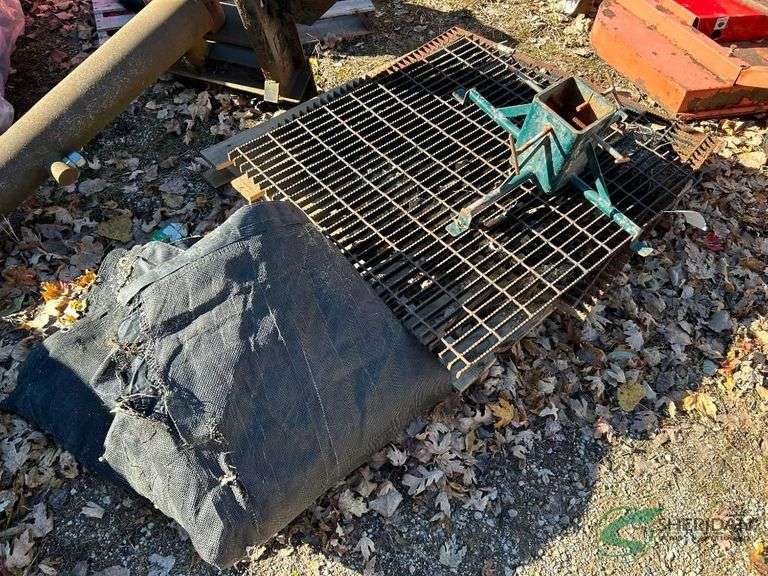 Tarp grate and Christmas tree stand image