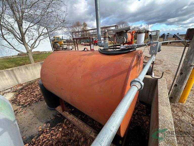 500 gallon fuel tank with pump image