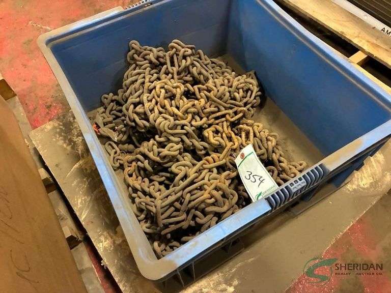 Bin of tire chain image