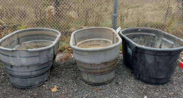 (3) Rubbermaid 100 Gallon Tanks image
