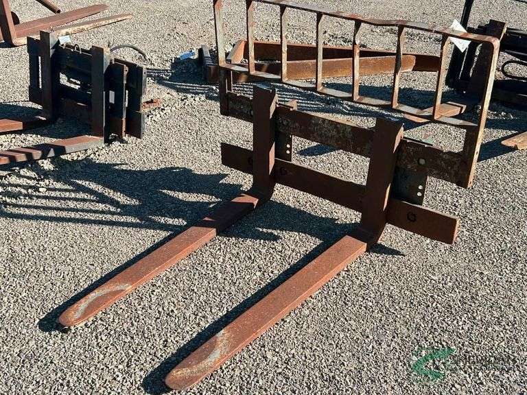 Loader pallet forks image