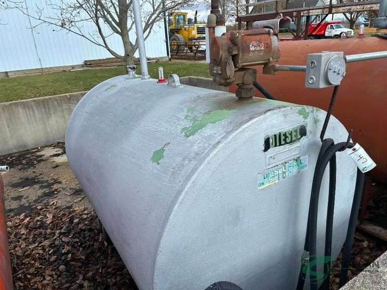 Fuel tank with pump image