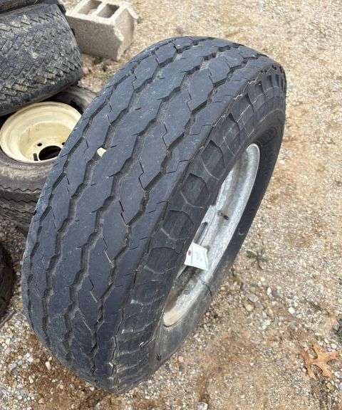 (1) 9.5-16.5 Tire on 8 Bolt Rim image