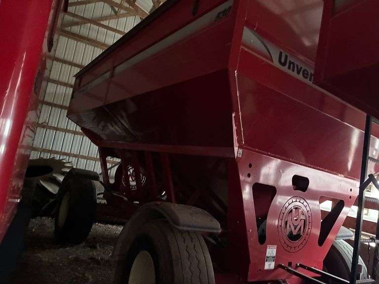 Unverferth 530 gravity wagon with brakes, lights, and roll tarp image