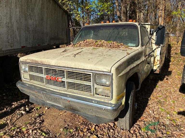 1982 Chevy K10 Service Body Truck image