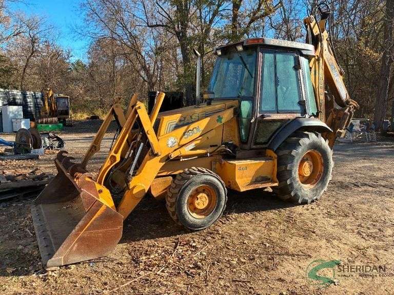 Case 580L extend-a-hoe with auxiliary hydraulics to the back bucket 4x4 image