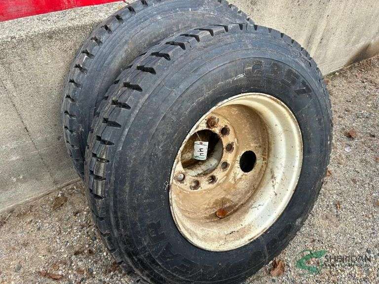 (2) Tires on rims image