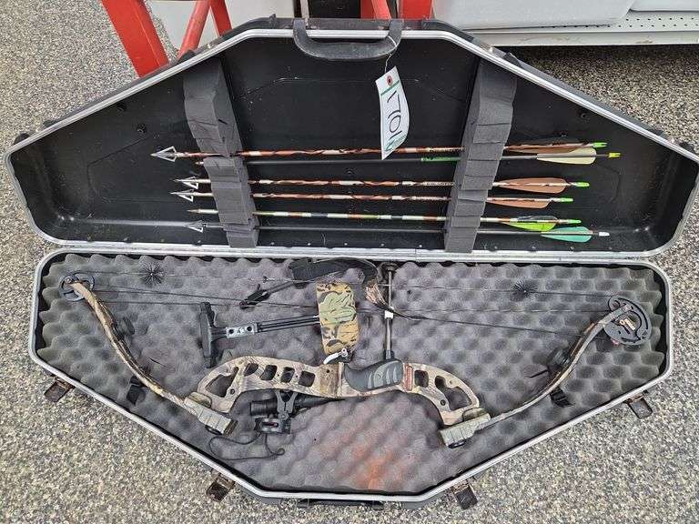 Bush Master compound bow with 6 arrows, case & quiver, bldg:locked image