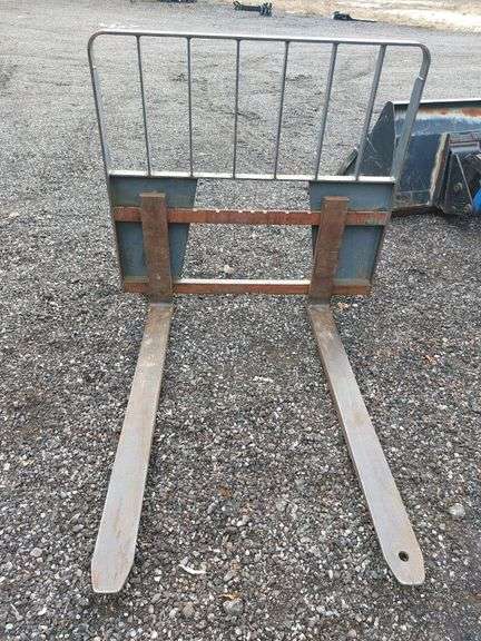 Quick Attach Pallet Forks image