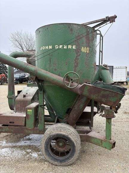 John Deere 400 Feed Grinder image