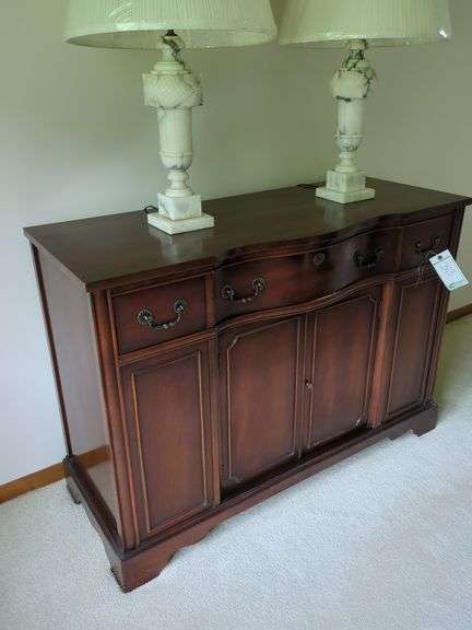 Buffett Cabinet does not include 2 marble lamps
