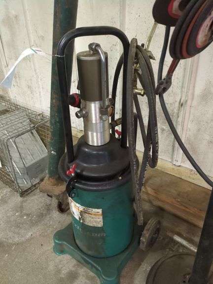 Grizzly Pneumatic Grease Pump