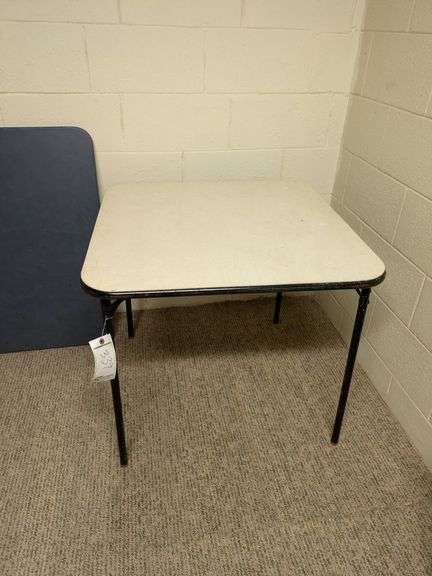 Folding tables