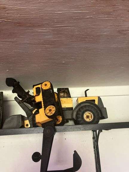 Kid play trucks