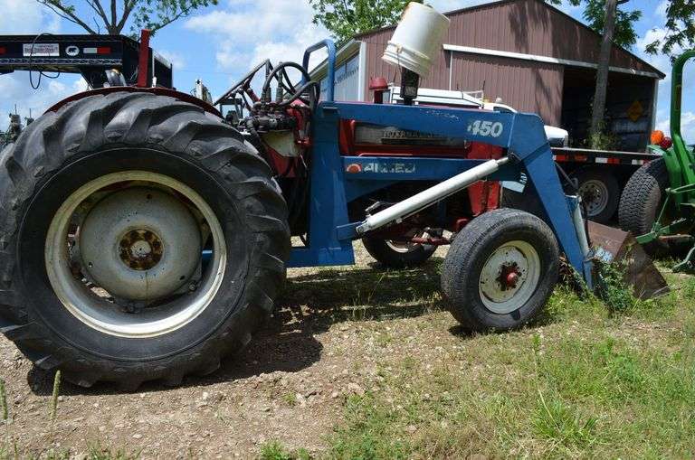 International Tractor w/ Allied Loader