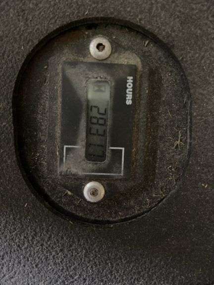 John Deere 2500A Greens Mower gas showing 2831 hours