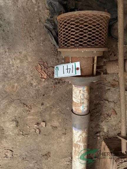 Pond suction pipe with strainer