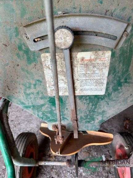 Push spreader