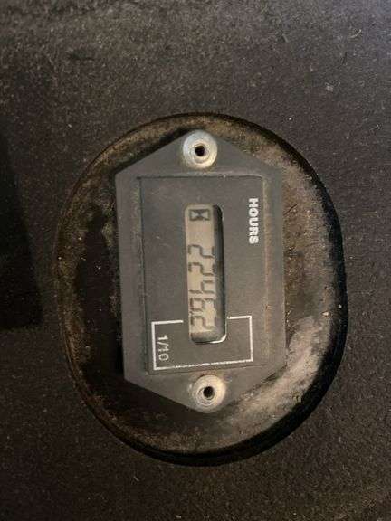 John Deere 2500 Greens Mower Diesel showing 2246 hours