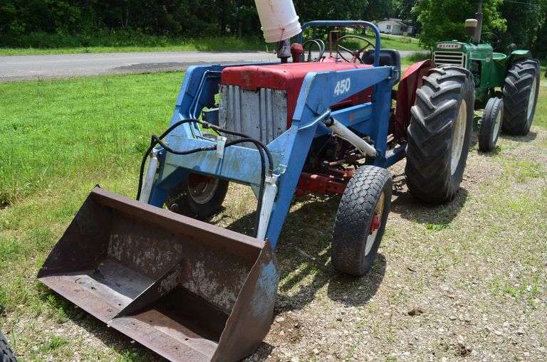 International Tractor w/ Allied Loader